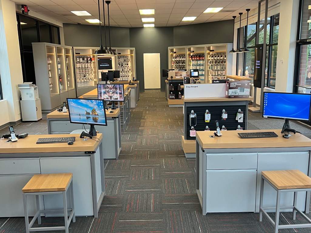 Verizon store interior in Sandy, OR
