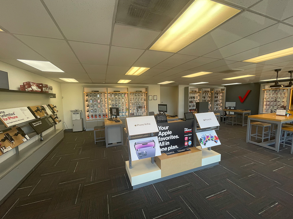 Verizon store interior in Salmon Creek area of Vancouver, WA