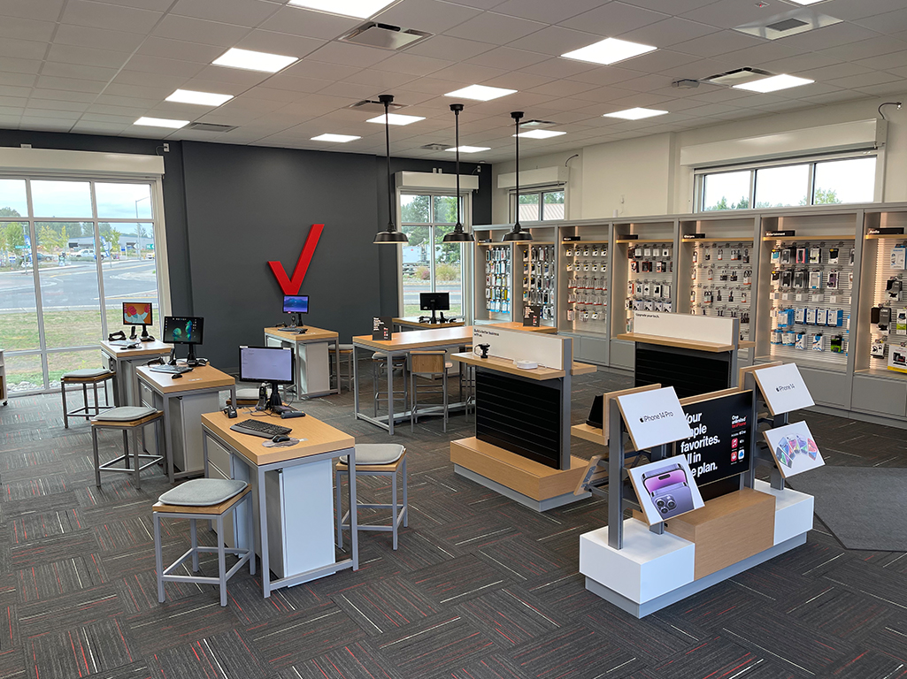 Verizon interior in Woodland, WA