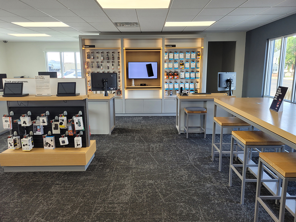 Interior of Verizon in Glendive, MT