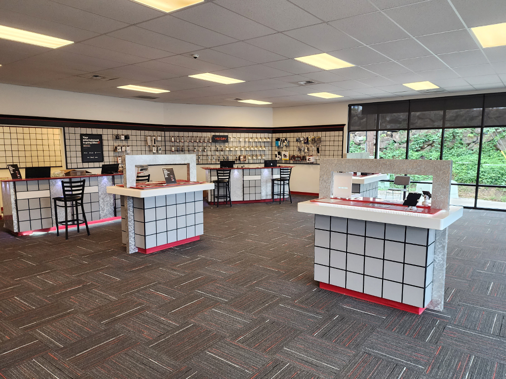 Interior of Verizon store in Kelso, WA