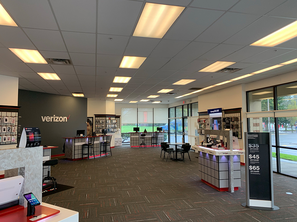 Verizon store interior in Troutdale, OR