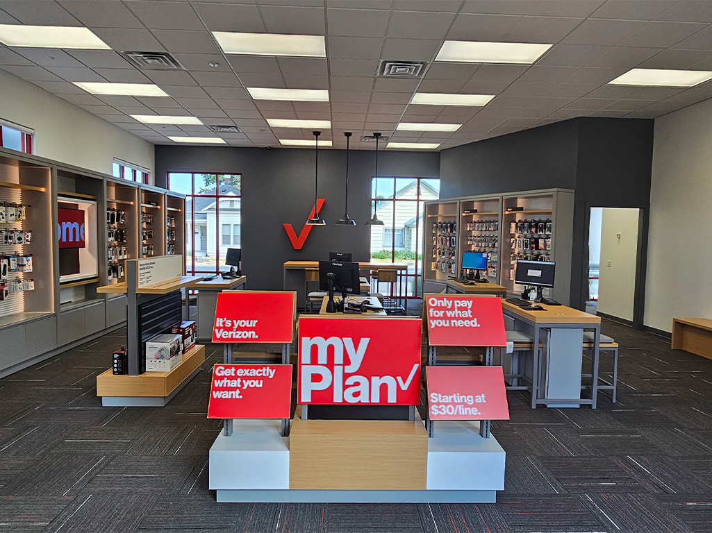 Verizon store interior in Pendleton, OR